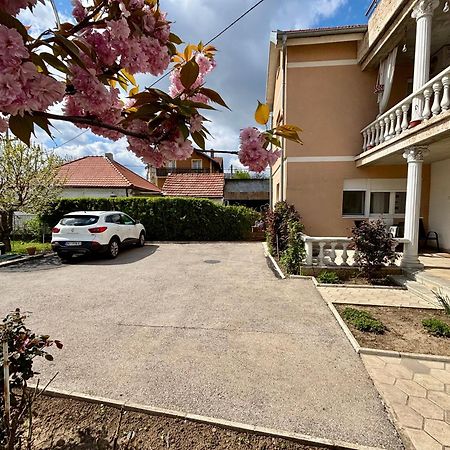 Apartment Milos Belgrad Exteriör bild